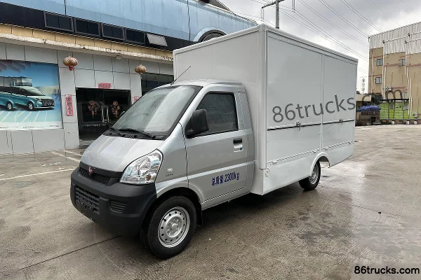 Wuling Rongguang Mini Truck Five-wing Door Version 1.5L 102 hp 4X2(6 wheels) Gasoline 3.31m Single Row Sales Van Exterior (2) | 86Trucks