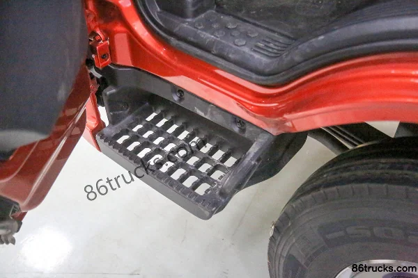 Foton Times Linghang G5 2.7L CNG 190 hp 4X2(6 wheels) WLY 6-speed 4.17m Single Row Flatbed Light Truck Cab (3) | 86Trucks