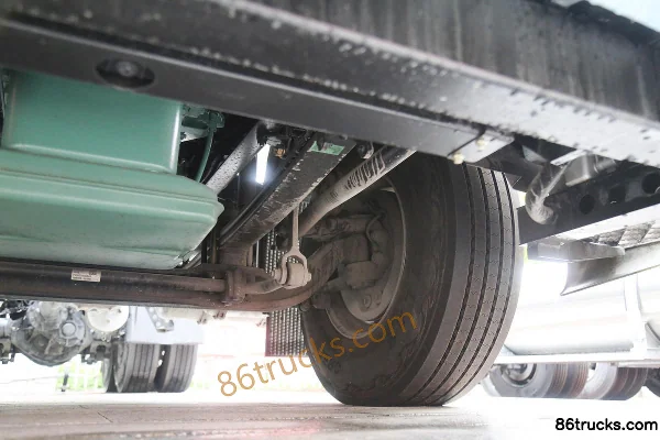 FAW Jiefang J7 camion lourd édition classique 530 ch 6X4(10 roues) tracteur routier LNG à boîte automatique Châssis (3) | 86Trucks