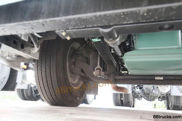 FAW Jiefang J7 camion lourd édition classique 530 ch 6X4(10 roues) tracteur routier LNG à boîte automatique Châssis (2) | 86Trucks