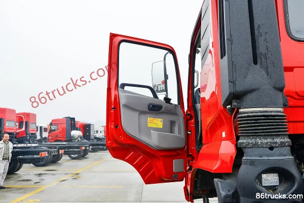 Dongfeng Commercial Vehicle Tianjin VR 2019 Edition 285 hp 6X2(8 wheels) 7.7m Side Panel Cargo Truck Cab (1) | 86Trucks