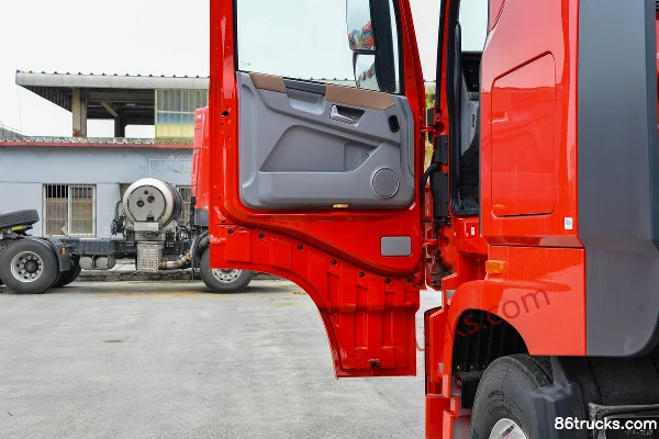 Dongfeng Commercial Vehicle Tianlong Flagship KX King Edition 530hp 6X4(10 wheels) LNG Tractor Truck (Hydraulic Retarder) Cab (2) | 86Trucks