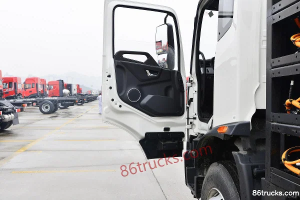 Dongfeng Commercial Vehicle Tianjin KR 4X2(6 wheels) Pure Electric Washing and Sweeping Truck (Kailifeng) Cab (2) | 86Trucks