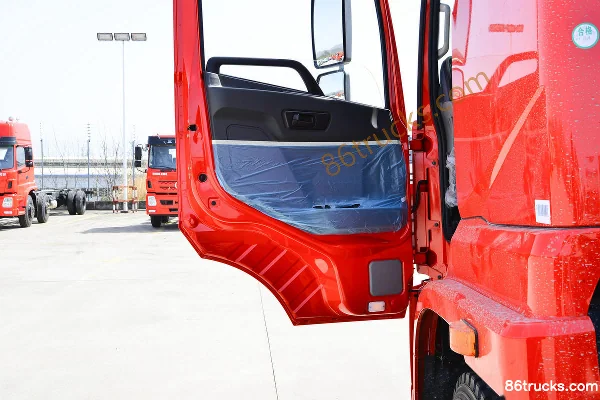 Sanhuan Shitong Haolong Comfort Edition 270hp 6X2(8 wheels) 8m Cage Cargo Truck Cab (2) | 86Trucks
