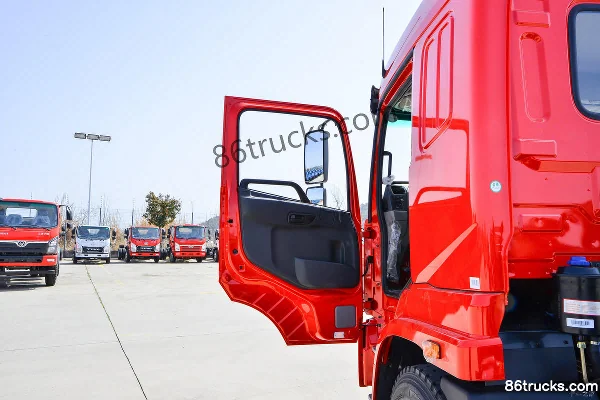 Sanhuan Shitong Haolong 245 hp 6X2(8 wheels) 9.6m van cargo truck Cab (1) | 86Trucks