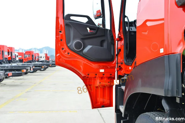 Dongfeng Commercial Vehicle Tianlong KL Heavy Truck 500hp 4X2(6 wheels) LNG Automatic Tractor Truck (Retarder) Cab (2) | 86Trucks
