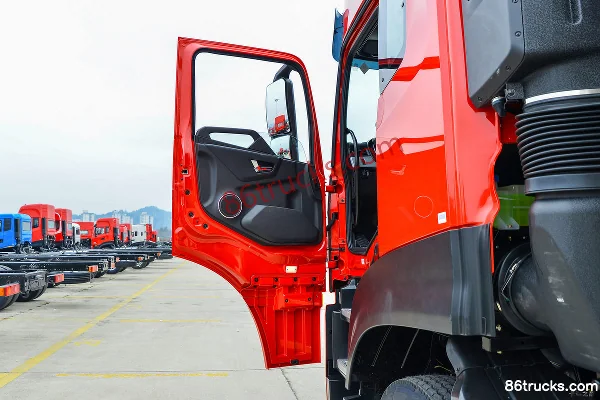 Dongfeng Commercial Vehicle Tianlong KL Heavy Truck 500hp 4X2(6 wheels) LNG Automatic Tractor Truck (Retarder) Cab (1) | 86Trucks
