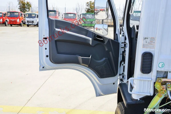 Sanhuan Shitong Xinchuangke 160hp 4X2(6 wheels) road maintenance truck (Zhuanzhi brand) Cab (2) | 86Trucks
