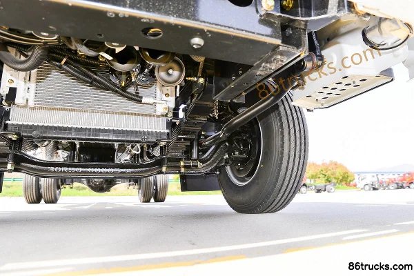 Sanhuan Shitong Xinchuangke 160hp 4X2(6 wheels) road maintenance truck (Zhuanzhi brand) Chassis (3) | 86Trucks