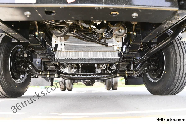 Sanhuan Shitong Xinchuangke 160hp 4X2(6 wheels) road maintenance truck (Zhuanzhi brand) Chassis (1) | 86Trucks