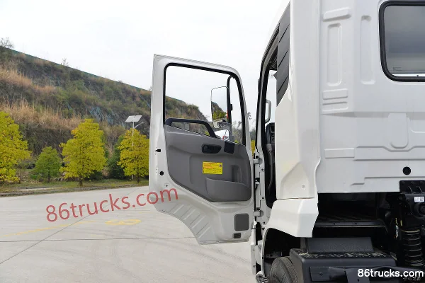 Dongfeng Commercial Vehicle Tianjin VR Medium Truck 210 hp 4X2(6 wheels) 10.5m van cargo truck Cab (1) | 86Trucks