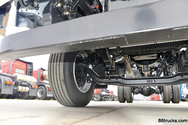 Dongfeng Commercial Vehicle Tianjin VR Medium Truck 210 hp 4X2(6 wheels) 10.5m van cargo truck Chassis (2) | 86Trucks