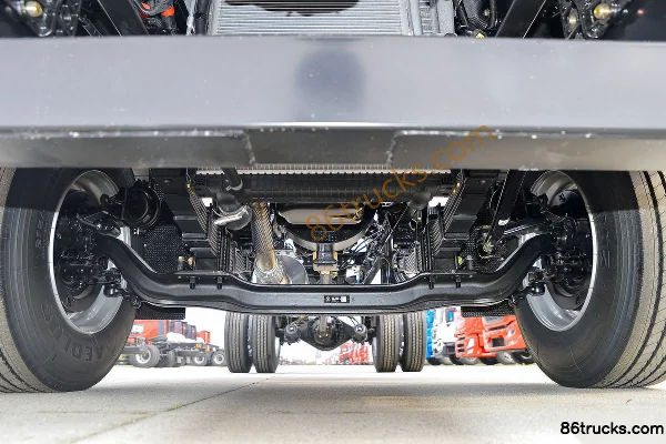 Dongfeng Commercial Vehicle Tianjin VR Medium Truck 210 hp 4X2(6 wheels) 10.5m van cargo truck Chassis (1) | 86Trucks