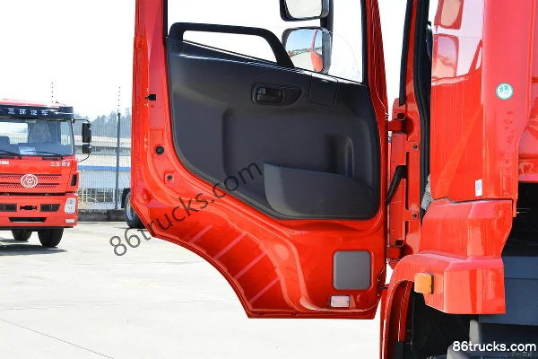 Sanhuan Shitong Haolong 300hp 6X4(10 wheels) truck-mounted crane transport truck (Shitong brand) Cab (2) | 86Trucks