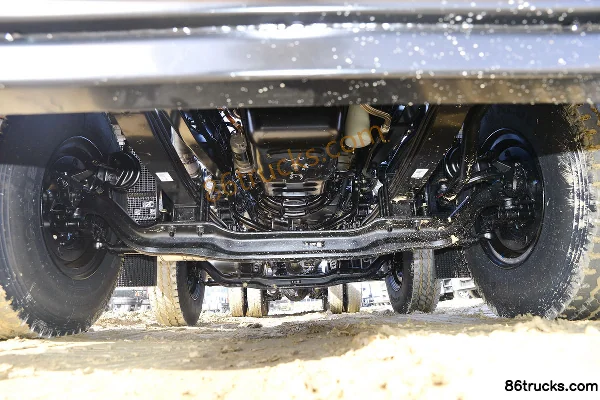 Dongfeng Commercial Vehicle Tianlong KL 350hp 8X4(12 wheels) water sprinkler truck Chassis (1) | 86Trucks