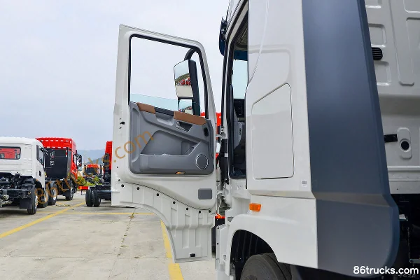Dongfeng Commercial Vehicle Tianlong Flagship KX King Edition 580hp 6X4(10 wheels) LNG Tractor Truck (Hydraulic Retarder) Cab (1) | 86Trucks