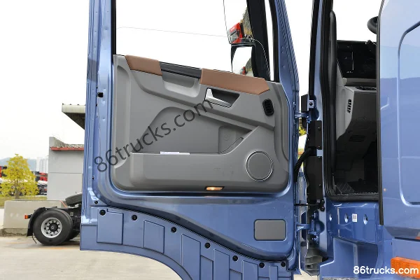 Dongfeng Commercial Vehicle Tianlong Flagship KX King Edition 580 hp 6X4(10 wheels) LNG Automatic Tractor Truck (Hydraulic Retarder) Cab (3)