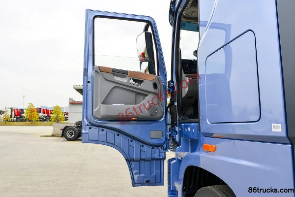 Dongfeng Commercial Vehicle Tianlong Flagship KX King Edition 580 hp 6X4(10 wheels) LNG Automatic Tractor Truck (Hydraulic Retarder) Cab (1)