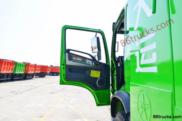 Dayun Yunlong Composite 180 hp 4X2(6 wheels) 4m Dump Truck (10-speed) Cab (1) | 86Trucks