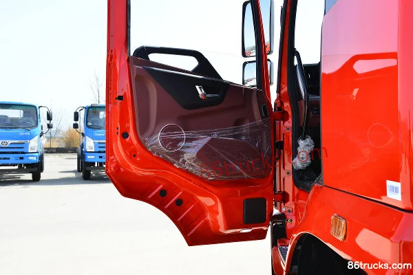 Sanhuan Shitong Xin Haolong 270 hp 6X4(10 wheels) Truck-mounted Crane Transport Truck (Shitong Brand) Cab (2) | 86Trucks