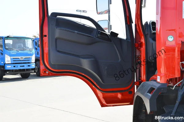Sanhuan Shitong New Chuangke 200hp 4X2(6 wheels) Truck-mounted Crane Transport Vehicle (Shitong Brand) Cab (2) | 86Trucks