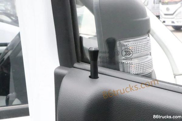 Yuejin Fuxing S80 1.6L 123hp 4X2(6 wheels) Gasoline 3.805m single-row van mini truck Cab (2) | 86Trucks