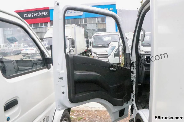 Yuejin Fuxing S80 1.6L 123hp 4X2(6 wheels) Gasoline 3.805m single-row van mini truck Cab (1) | 86Trucks