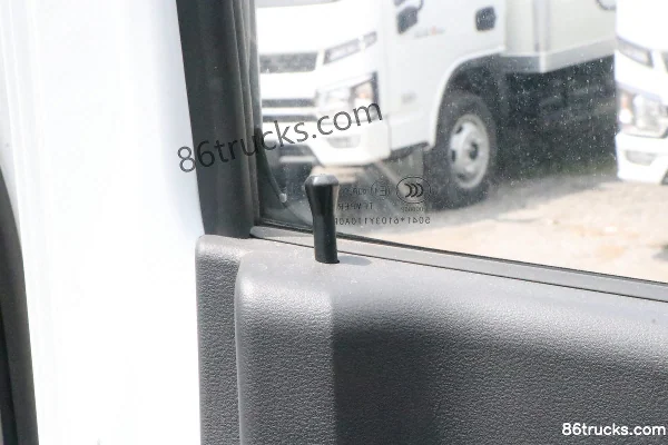 Yuejin Fuxing S100 1.6L 120hp 4X2(6 wheels) Gasoline 4.17m Single Row Van Truck (China VI) Cab (2) | 86Trucks