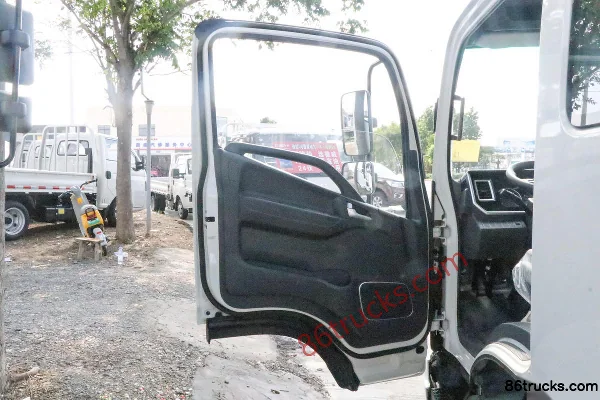JAC Junling A8 160hp 4X2(6 wheels) 3.85m semi-row flatbed light truck (Beijing VI) Cab (1) | 86Trucks
