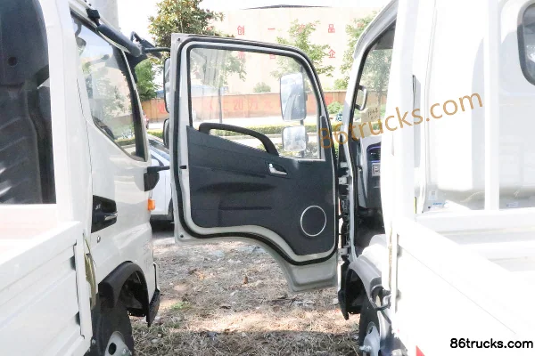JAC Junling V5 Underground Version 137 hp 4X2(6 wheels) 3.7m single-row flatbed truck Cab (1) | 86Trucks