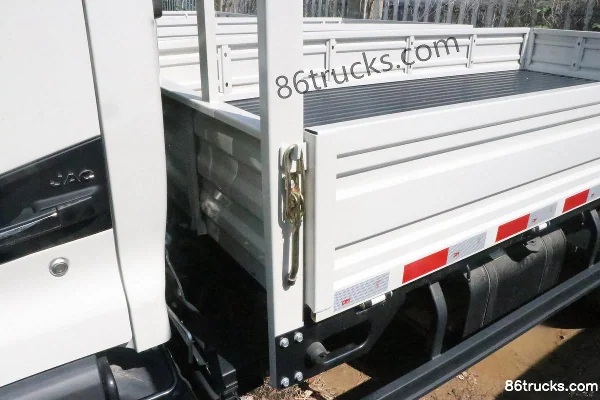 JAC Junling V5 Underground Version 137 hp 4X2(6 wheels) 3.7m single-row flatbed truck Body (2) | 86Trucks