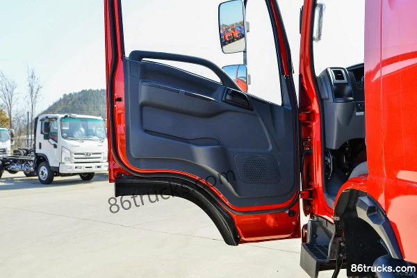 Sanhuan Shitong Xinchuangke 200hp 4X2(6 wheels) water tank fire truck (Chusheng brand) (CSC5130GXFSG60/SH6) Cab (2) | 86Trucks