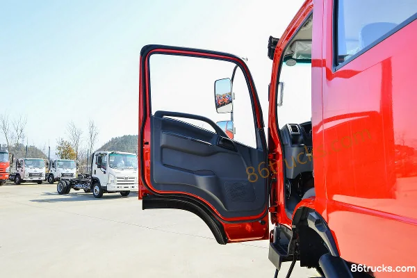 Sanhuan Shitong Xinchuangke 200hp 4X2(6 wheels) water tank fire truck (Chusheng brand) (CSC5130GXFSG60/SH6) Cab (1) | 86Trucks