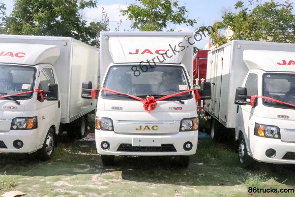 JAC Kaida X6 1.6L 122hp 4X2(6 wheels) Gasoline 3.95m Single Row Box Van Light Truck Exterior (2) | 86Trucks