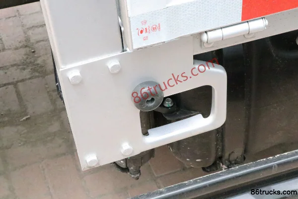 Foton Times Linghang M5 120 hp 4X2(6 wheels) 3.12m double-row flatbed light truck (China VI) Body (3) | 86Trucks