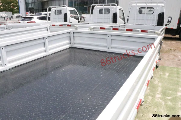 Yuejin Fuxing S80 1.8L 133 hp 4X2(6 wheels) Gasoline 3.05m Double Row Flatbed Mini Truck Body (3) | 86Trucks