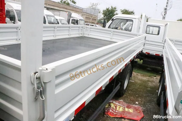 Yuejin Chaoyue C300 Value Edition 155hp 4X2(6 wheels) 4.2m single-row flatbed light truck Body (1) | 86Trucks