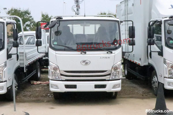 Yuejin Yuejin C300 Value Edition 155 hp 4X2(6 wheels) 3.82m semi-panel flatbed light truck Exterior (2) | 86Trucks