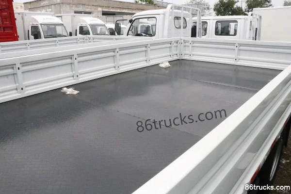 Yuejin Yuejin C300 Value Edition 155 hp 4X2(6 wheels) 3.82m semi-panel flatbed light truck Body (3) | 86Trucks