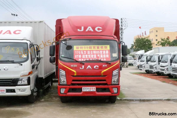 JAC Junling S9 Heavy-Duty Comfort Edition 170hp 4X2(6 wheels) 4.18m Single Row Stake Light Truck Exterior (2) | 86Trucks