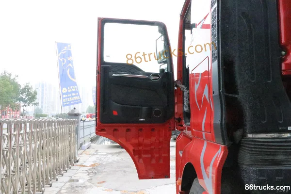 Sinotruk Sitrak G7H 540hp 8X4(12 wheels) 9.45m AMT automatic refrigerated truck Cab (1) | 86Trucks