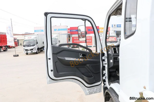 Dongfeng Duolika D5 Ruineng Edition 115hp 4X2(6 wheels) 3.4m semi-row flatbed light truck (China VI) (air brake) Cab (1) | 86Trucks