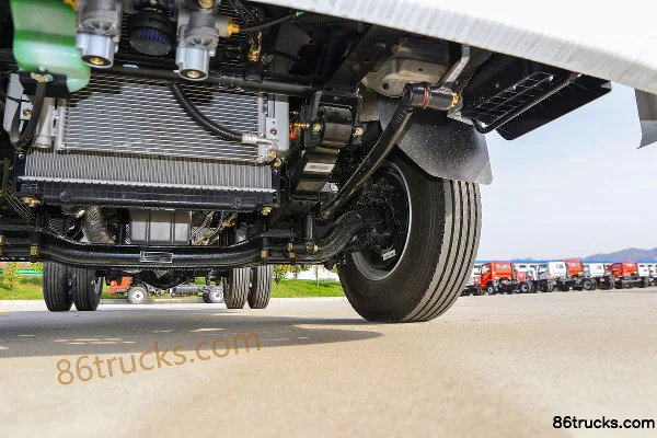 Sanhuan Shitong Chuangke 160 hp 4X2(6 wheels) 4.15m Single Row Flatbed Light Truck Chassis (3) | 86Trucks