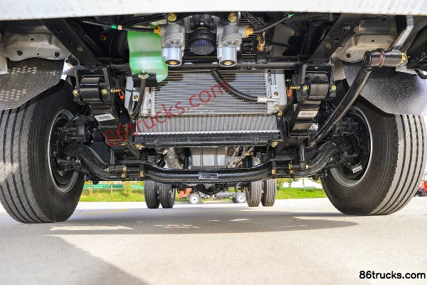 Sanhuan Shitong Chuangke 160 hp 4X2(6 wheels) 4.15m Single Row Flatbed Light Truck Chassis (1) | 86Trucks