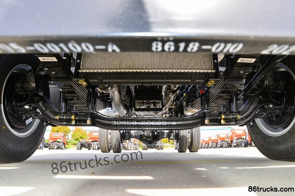 Sanhuan Shitong Chuangke 160 ch 4X2(6 roues) camion à benne amovible pour ordures (marque Zhuanzhi) Châssis (1) | 86Trucks