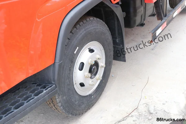 Dongfeng Furui Ka F6 129 hp 4X2(6 wheels) 4.2m Single Row Stake Truck (China VI) Chassis (3) | 86Trucks