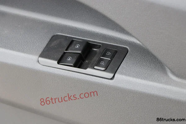 Sinotruk Niuqichongtian 155 hp 4X2(6 wheels) 4.15m AMT Automatic Single-row Van Cargo Truck Cab (2) | 86Trucks