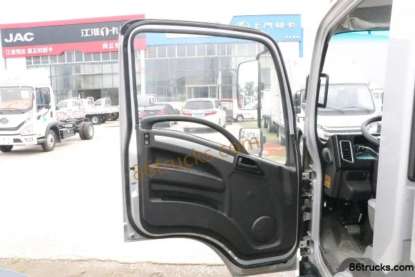Ouling Jinlika II 2.0L 150 hp 4X2(6 wheels) gasoline 3.7 m single-row van light truck Cab (1) | 86Trucks
