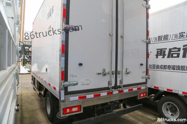 BYD T5 Fortune Edition 4.5T 3.94m Single Row Plug-in Range-Extended Hybrid Refrigerated Truck 18.3kWh 4X2(6 wheels) Body (3) | 86Trucks