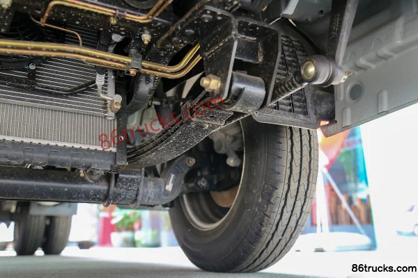 Dongfeng T5 Annual Edition Standard 2.0L 127hp 4X2(6 wheels) CNG 3.03m double-row stake truck (China VI) Chassis (3) | 86Trucks